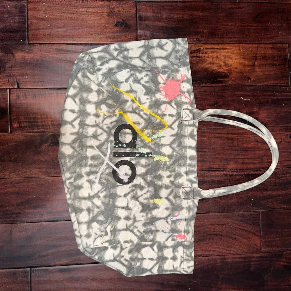 RARE Alo Yoga "Love is Love" Pride Tote! โจ๐ณ๏ธโ๐ - Picture 2 of 3